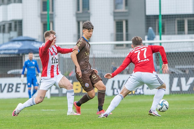 背景让小孔 背景让小孔